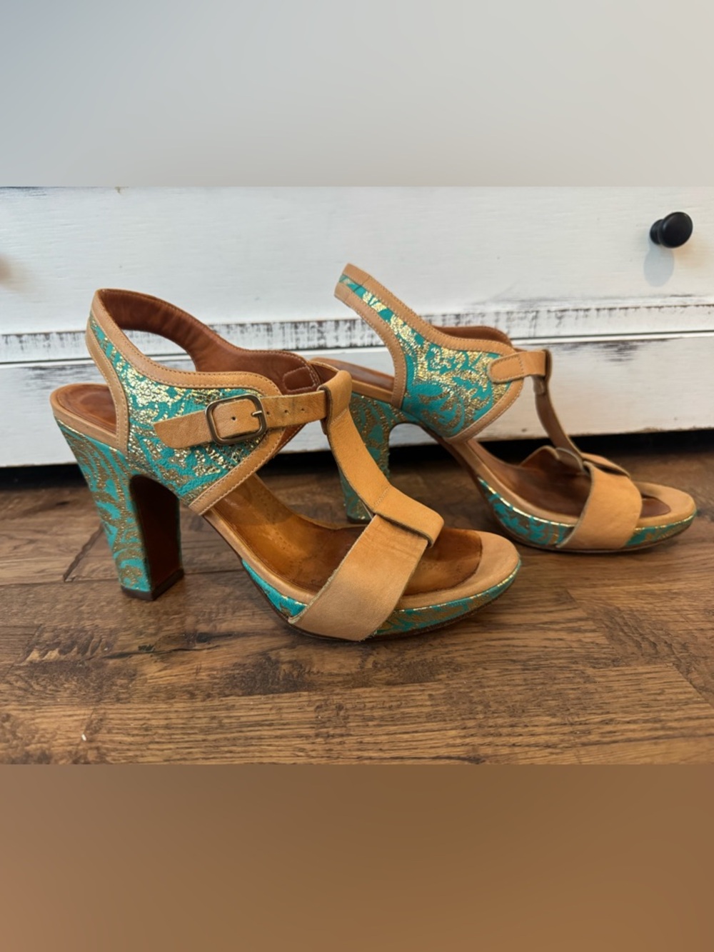 Chie Mihara T-Strap Platform Heels‎ Tan Leather Teal Gold Brocade Size 39 8.5
